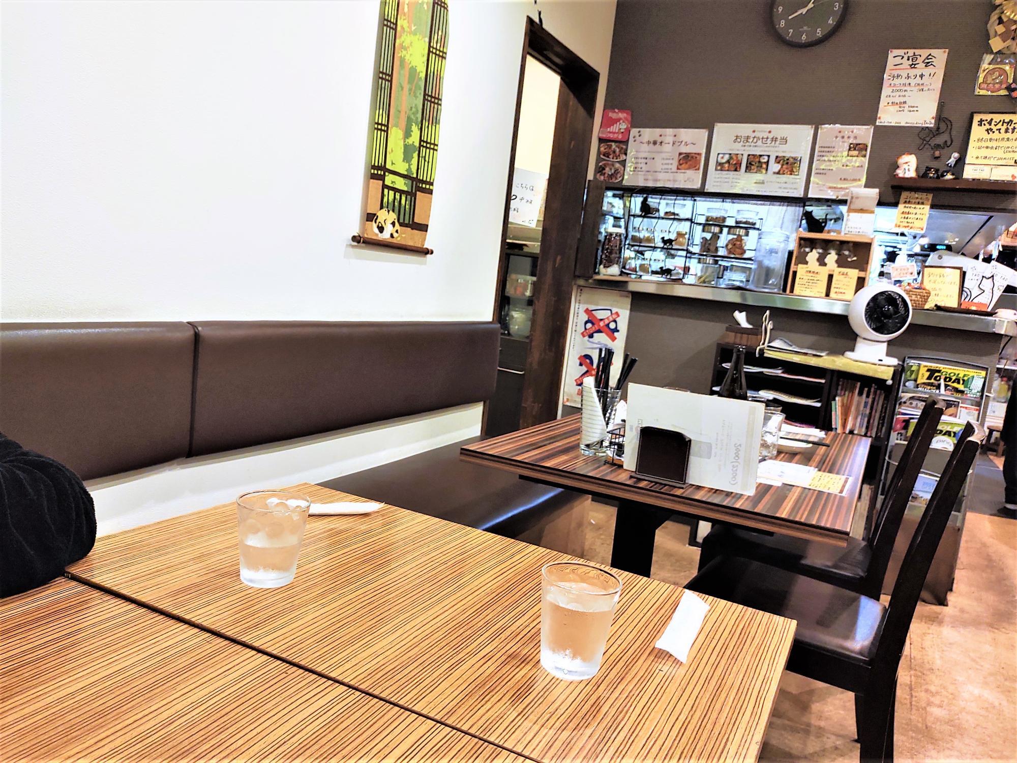 TAO TAOの店内のテーブル席