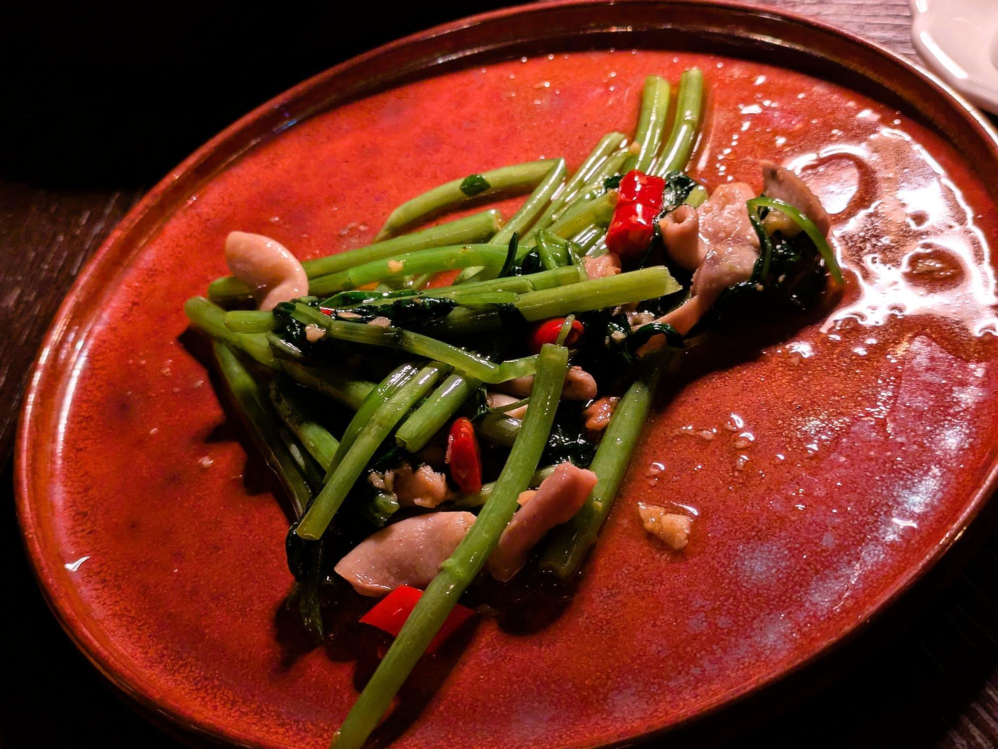 ザ・コンダーハウス×矢場味仙の台湾ラーメンコラボの様子