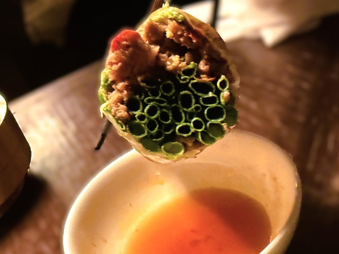 ザ・コンダーハウス×矢場味仙の台湾ラーメンコラボの様子