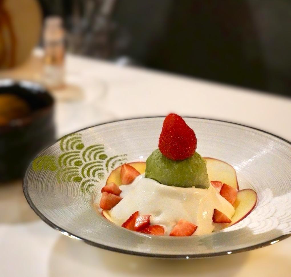 箸とスプーンで楽しむ、大人の抹茶パフェ