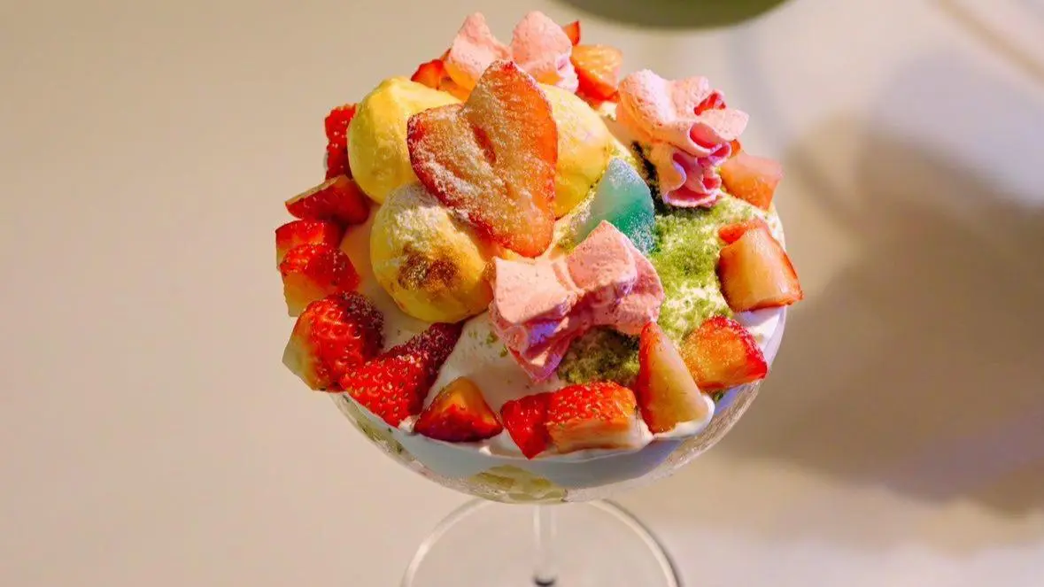 名古屋・中区の夜カフェcafetoraで楽しむ“香りと分子のパフェ”の写真（hanachiroru撮影）