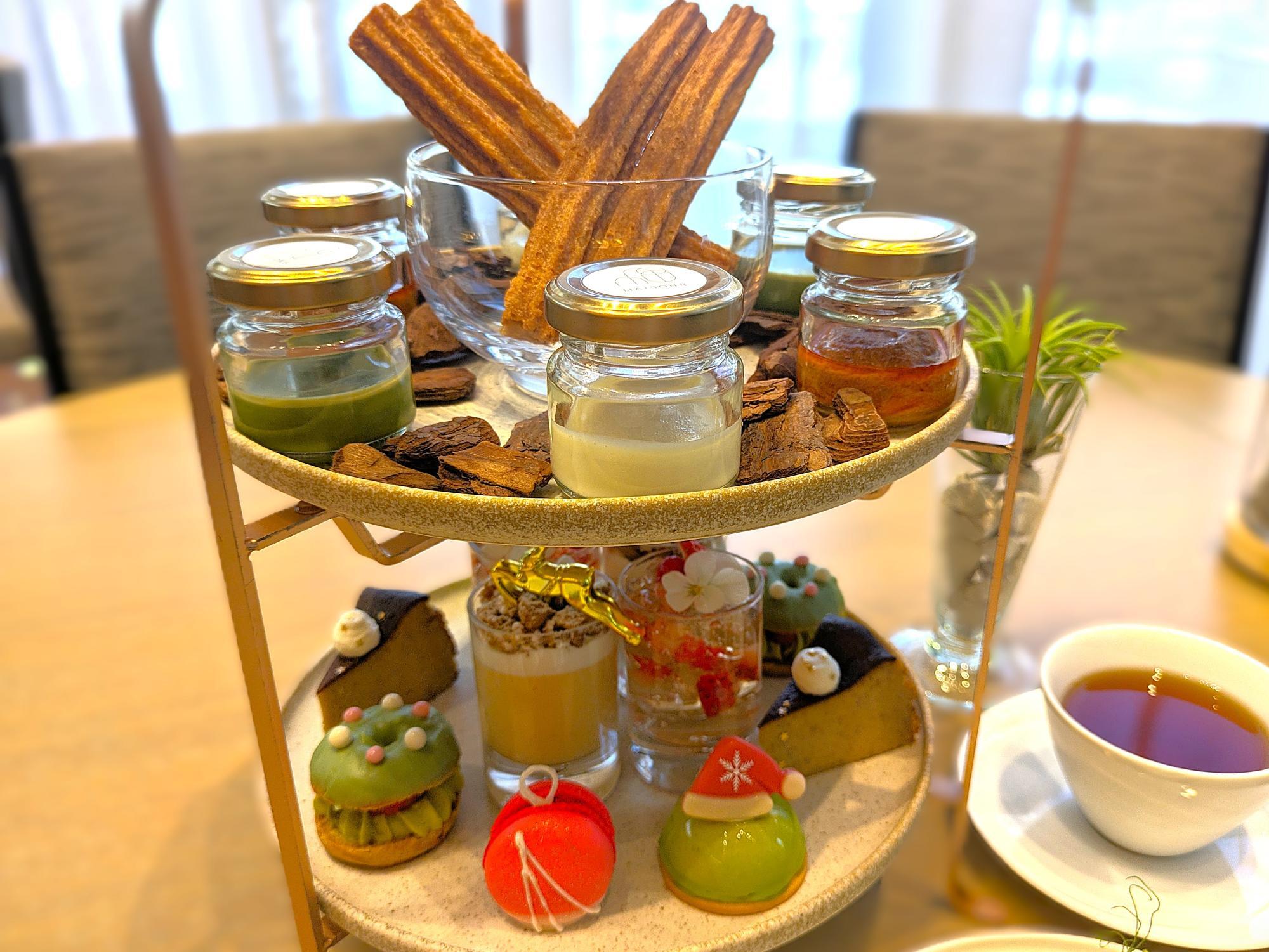 MAISON 8(garden)の冬限定バスクアフタヌーンティーのスタンド