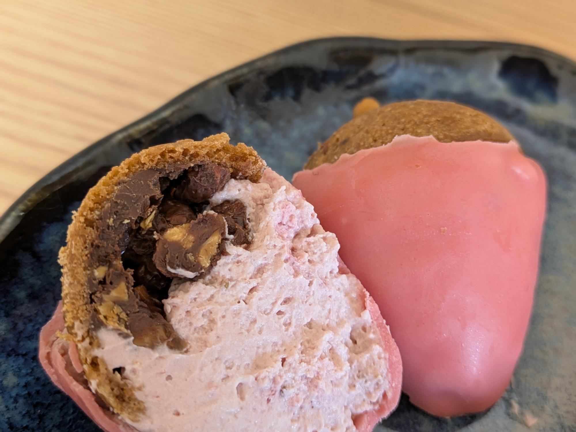 SNOWS名古屋限定どんぐりぼうし赤