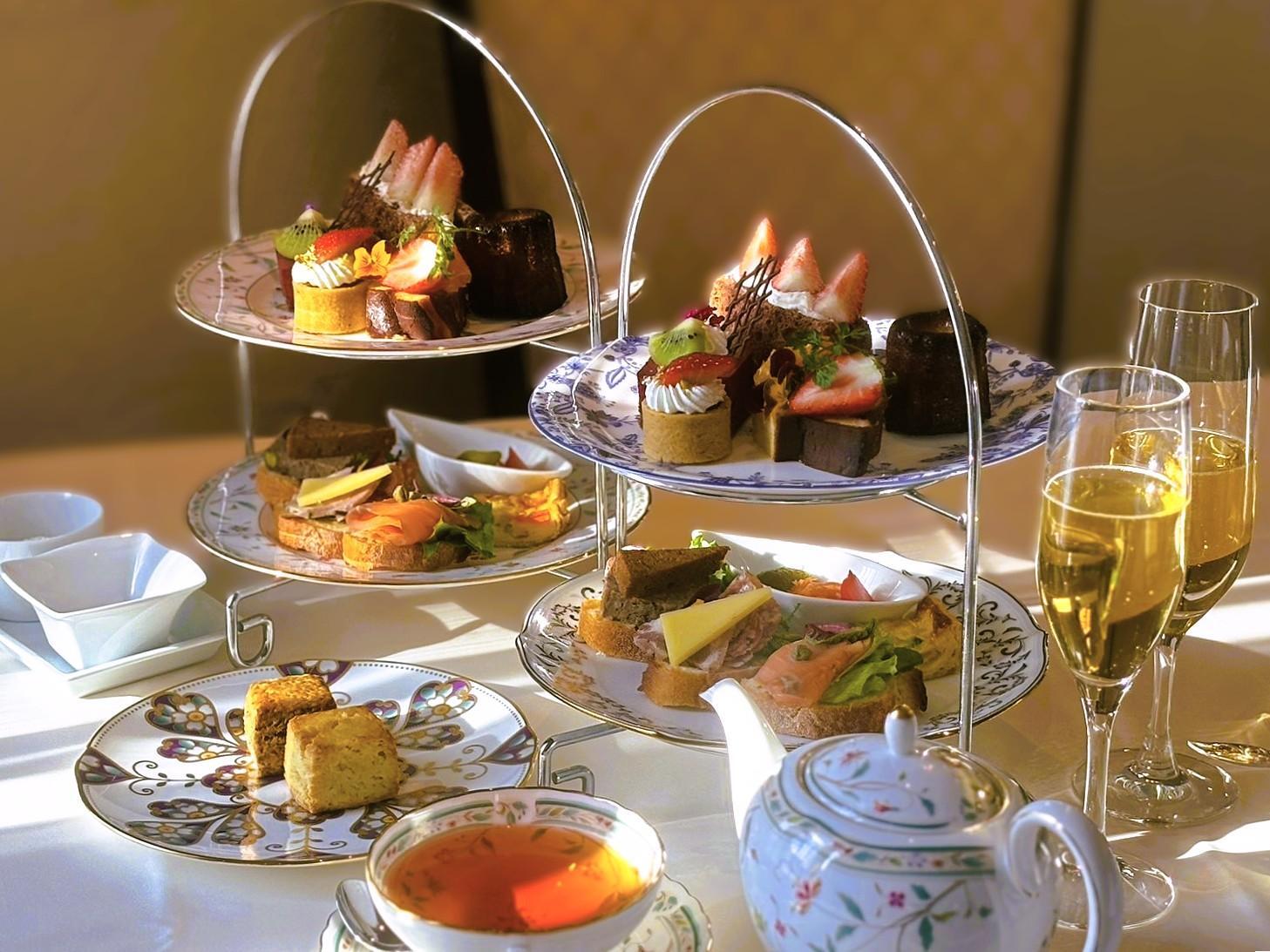 ノリタケの森「キルン」のアフタヌーンティー三段スタンドと紅茶のセット 