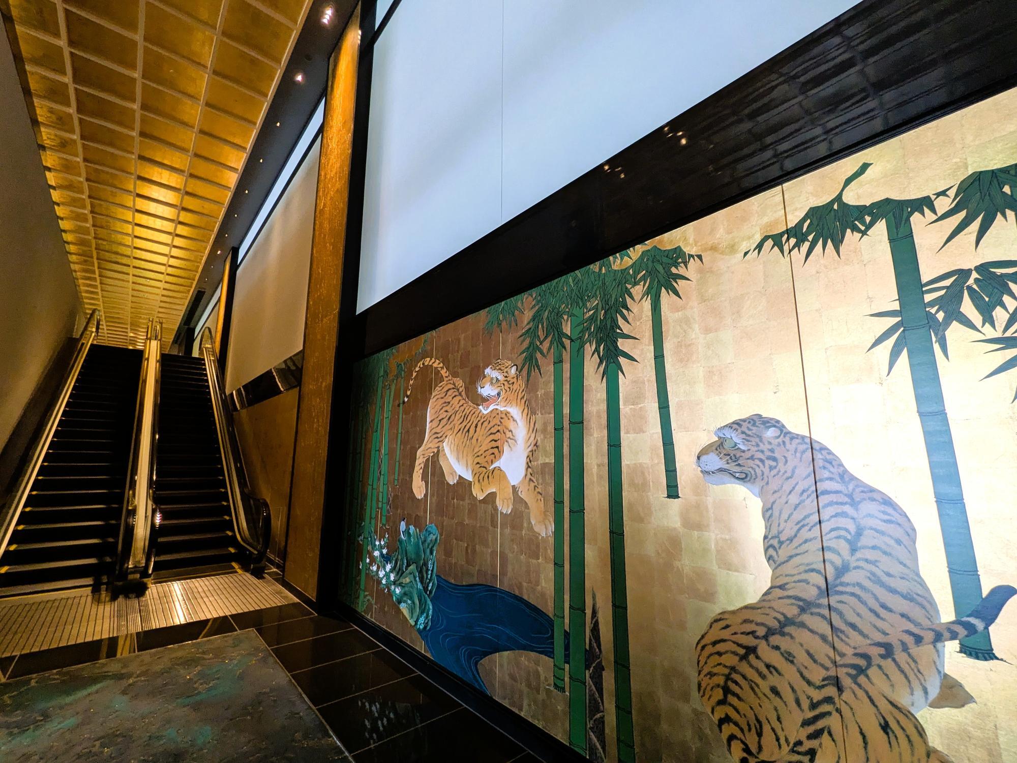 大沼憲昭《竹林虎図》の虎と竹林の壁画