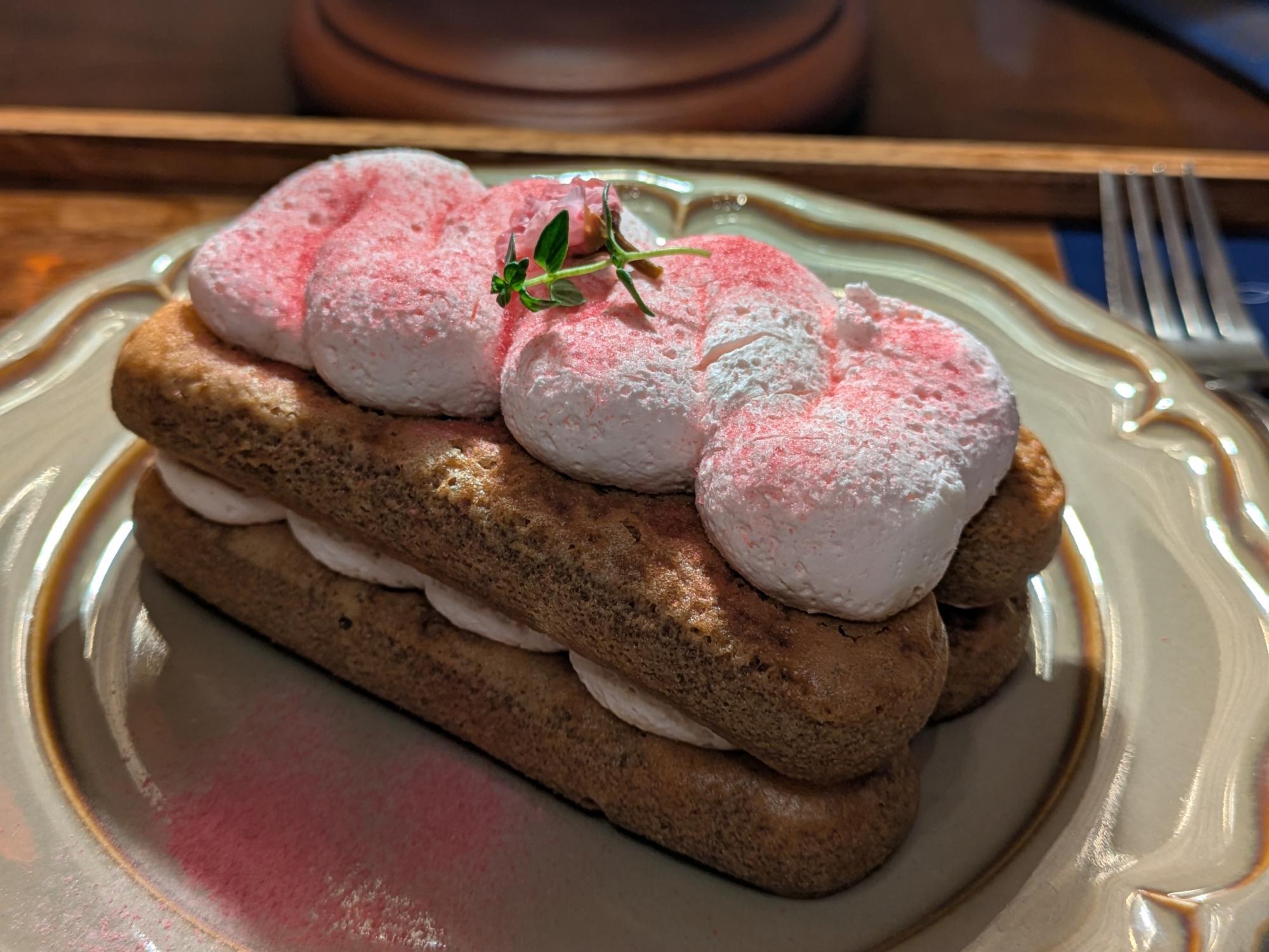 Cafe Hoshifuruの春限定スイーツ「桜ティラミス 春ふる」