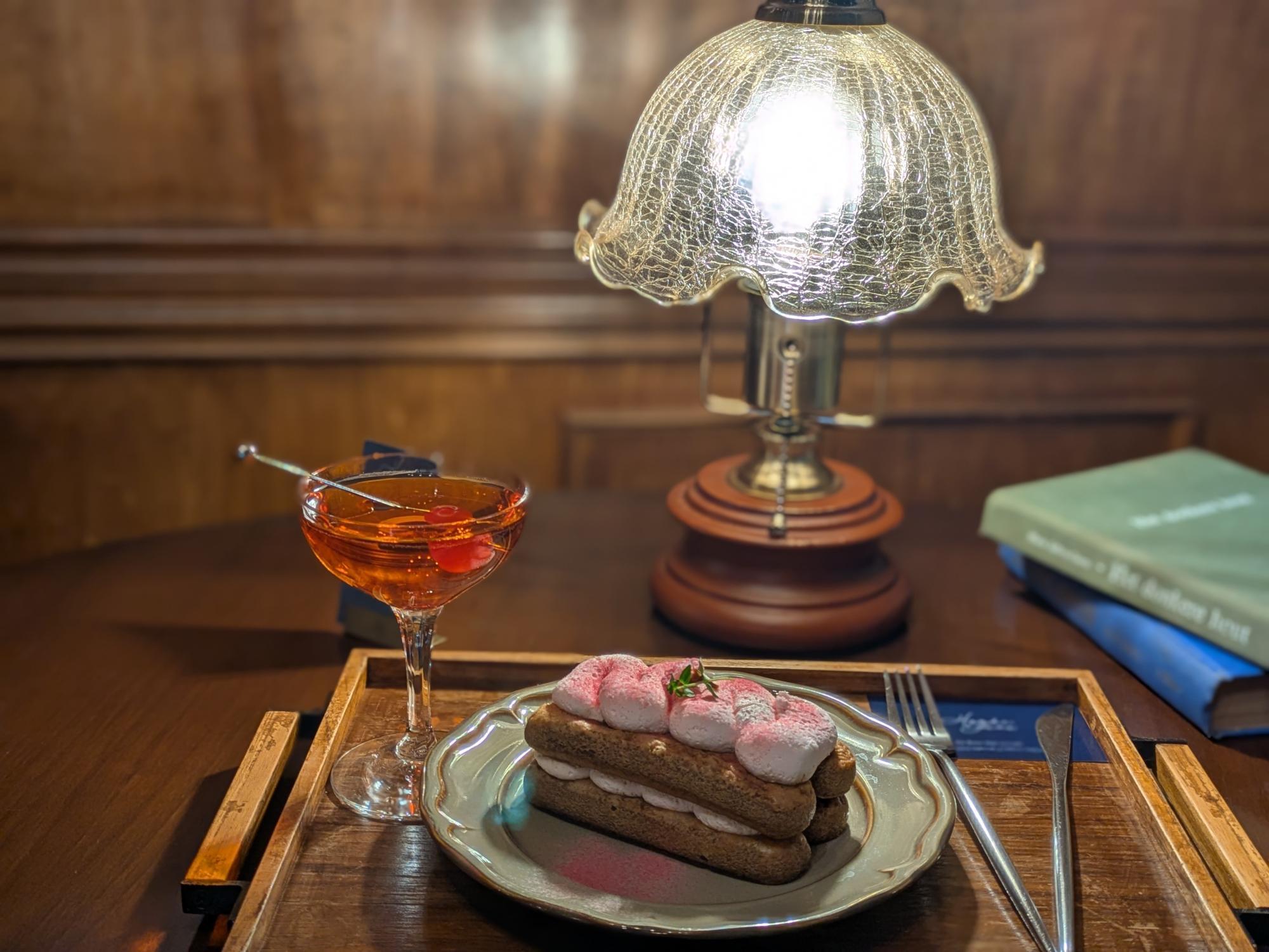 Cafe Hoshifuruの落ち着いた店内で楽しむ春限定スイーツとドリンク