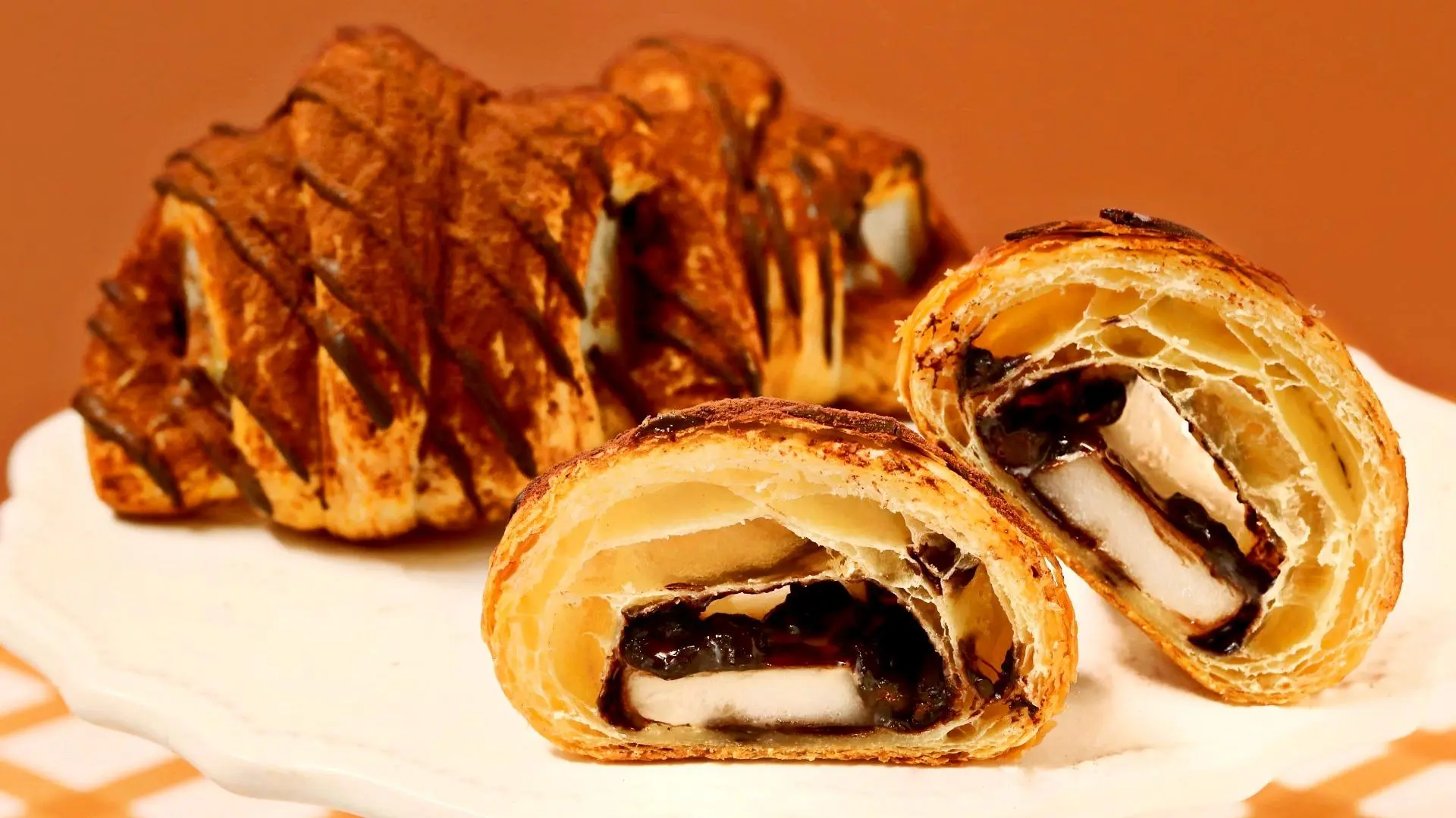 クロワッサン×餅スイーツ“クロッチ”の断面