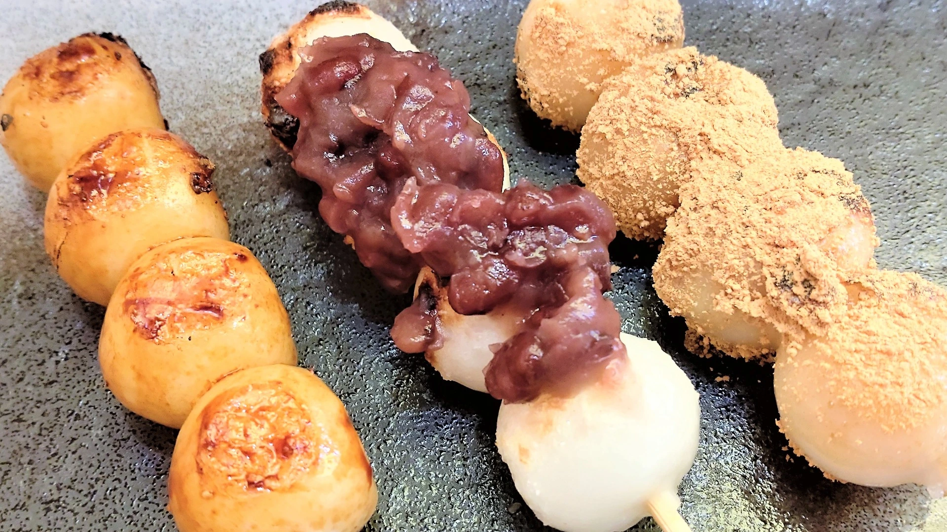 おかげ庵で自分で焼く串団子。香ばしく焼き上げる体験が楽しめる名古屋市瑞穂区の甘味処。