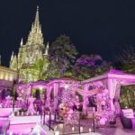 ストリングスホテル名古屋のカバナガーデン。ピンクのライトとバルーンで彩られた、Spring ROSÉ Nightのフォトジェニックな空間