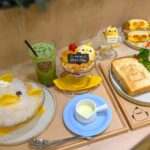 ぴよりん village のスイーツが並ぶテーブル